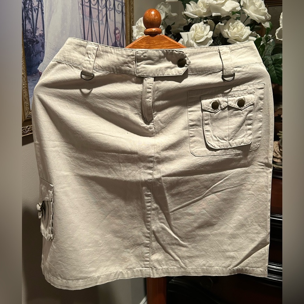 Khakis Beige Cargo Skirt with Pocket Details Sz 8